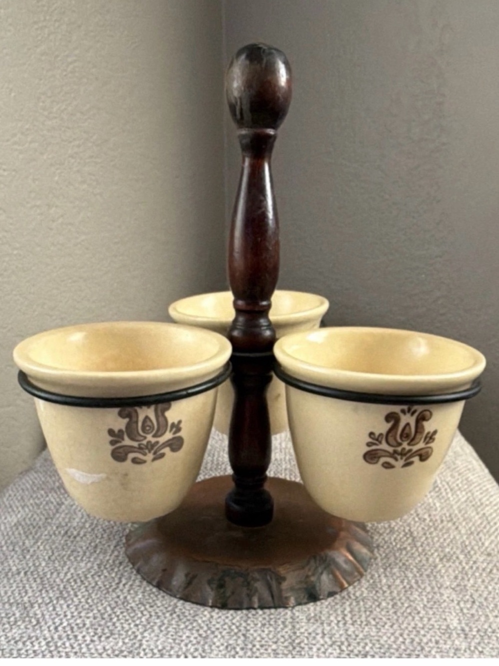 Pfaltzgraff Cream and Brown 3-cup Server with Wooden Stand
